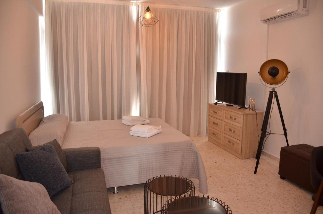 Almyria Apartments - By Imh Travel & Tours Paphos 外观 照片